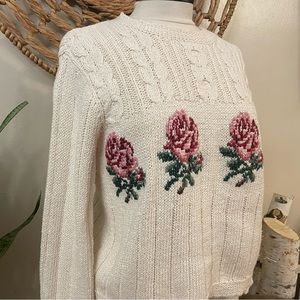 VTG Cottage Core Cable Knit Sweater Roses Cotton Blend Vintage Granny petite